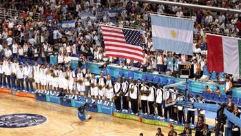 El podio del básquet masculino en Atenas 2004. Argentina ganándole a Estados Unidos y a Italia con jugadores surgidos de su Liga Nacional, de sus clubes. | LMCipolletti.com El podio del básquet masculino en Atenas 2004. Argentina ganándole a Estados Unidos y a Italia con jugadores surgidos de su Liga Nacional, de sus clubes.