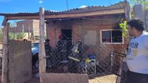 Los Bomberos apagaron las llamas, pero la familia perdió muchas pertenencias y la casa quedó inhabitable. 