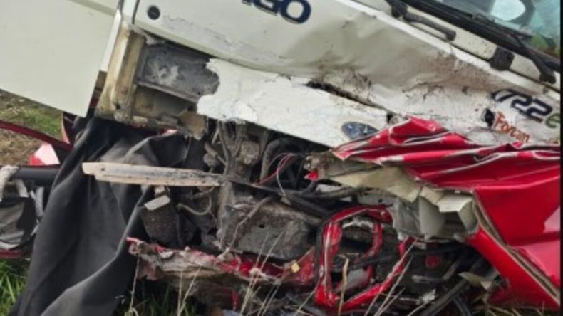 Trágico accidente en la Ruta 65: murió una policía al chocar contra un camión