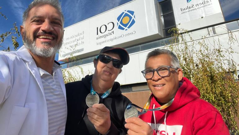 Orgullo y el sueño cumplido de remar por la vida. Todos 'chochos' tras la participación en la Regata.