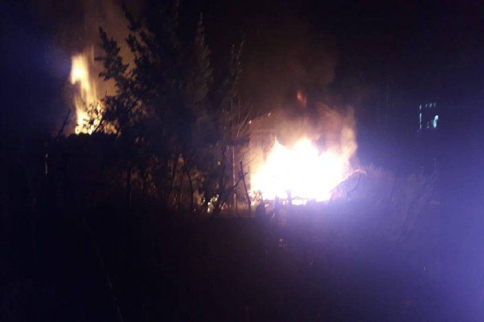 La Policía asegura que la casa fue incendiada intencionalmente.