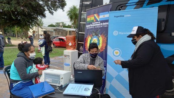 Residentes bolivianos podrán regularizar documentación