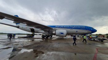 vuela hacia la argentina un avion con un millon de vacunas desde china