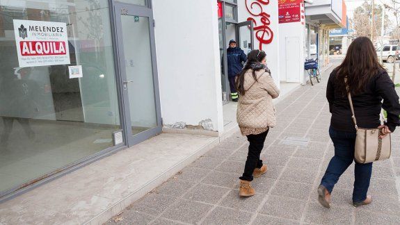 El aumento del impuesto de ingresos brutos afecta la actividad comercial.