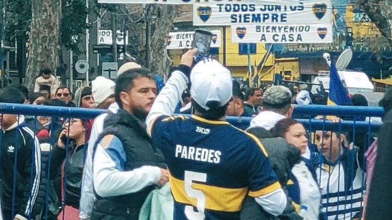 Boca presenta a Paredes ante una multitud en La Bombonera