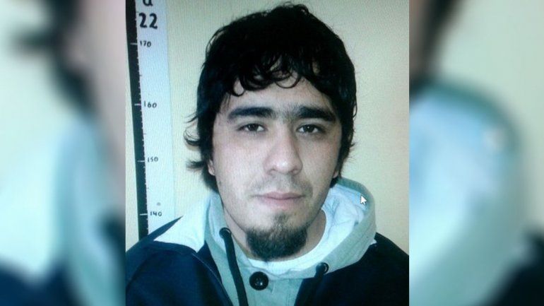 Un conocido delincuente condenado está prófugo en Cutral Co