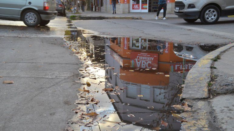 Hay calles céntricas en que circulan aguas malolientes en abundancia.