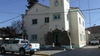 fue apresada cuando huia con un televisor por la calle