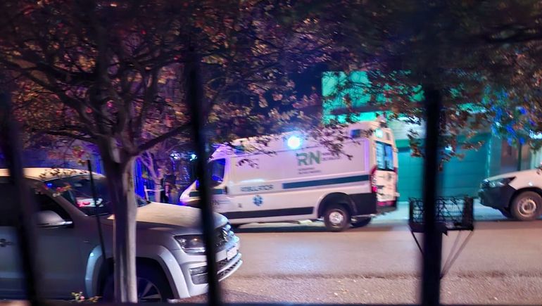 Una ambulancia del hospital de Allen concurrió al lugar donde se produjo el asalto para atender a las víctimas. 
