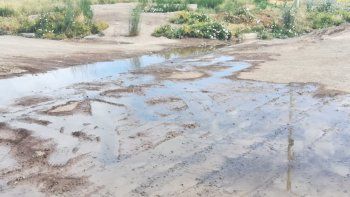 un derrame de las cloacas genera malestar en el dvn
