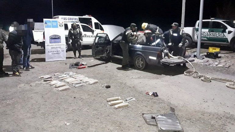 Atraparon a 2 narcos que llevaban 29 kilos de marihuana a Bariloche