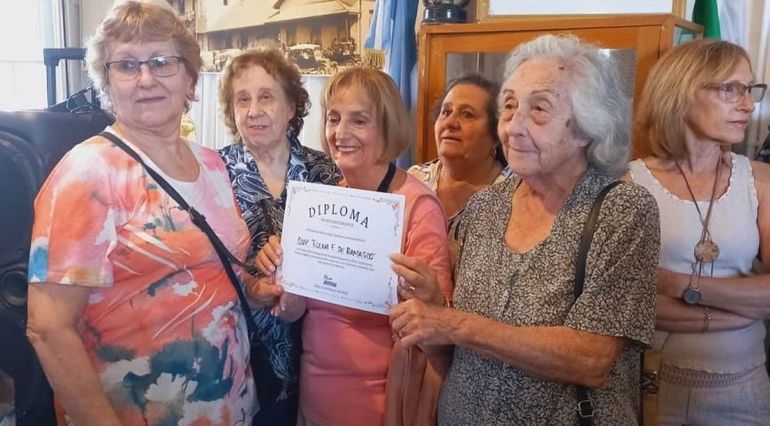 En el centenario se entregaron distinciones a trabajadores que pasaron por el hospital de Allen. 