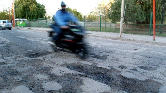 Condenan a ARSA a pagar $600 mil a motociclista que cayó a un pozo no señalizado