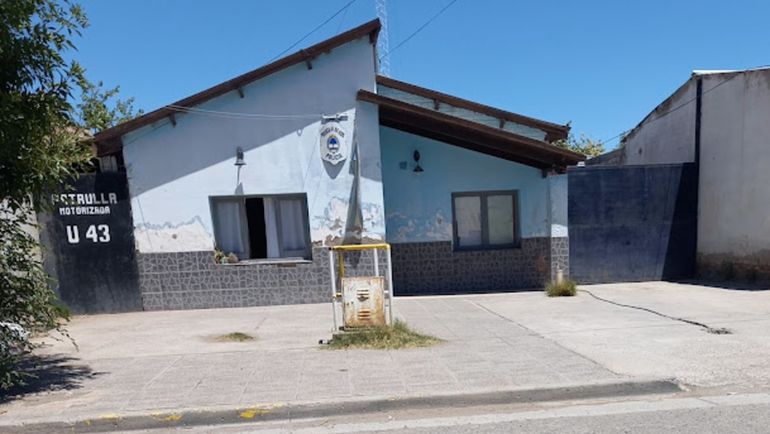 La resolución del juez de Paz dispuso comunicar lo decidido a la Comisaría 43 de Cinco Saltos. La resolución del juez de Paz dispuso comunicar lo decidido a la Comisaría 43 de Cinco Saltos. 