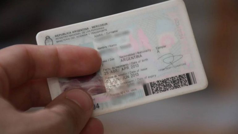 Renaper está a cargo de realizar los cambios en los DNI y los pasaportes.