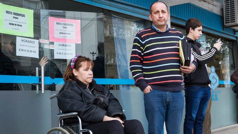 Eduardo pide que su mujer sea operada en un centro de alta complejidad y que a su hija la atiendan especialistas.