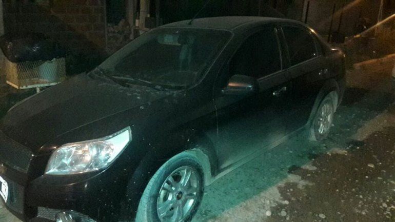 El Chevrolet Aveo robado en Cipolletti fue encontrado en un loteo.