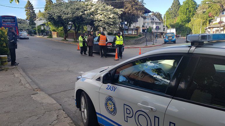 Estaba fuera de servicio, intentó evitar una pelea y la apuñalaron por la espalda