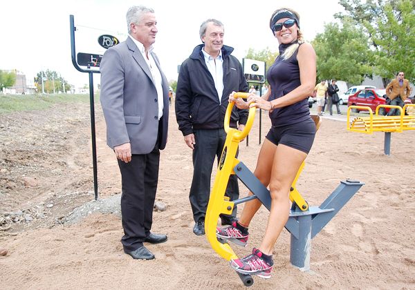 Un gimnasio al aire libre en la ciudad