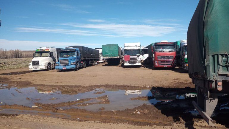 Hay 250 camiones varados en Las Lajas, a la espera de que abra Pino Hachado