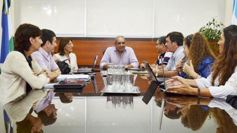 Autoridades del Ministerio de Educación de Río Negro y referentes del gremio docente se reunieron ayer en Viedma.