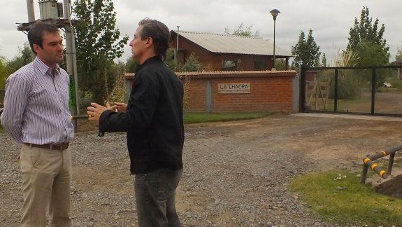 El jefe de la Policía de Río Negro, Fabián Gatti, se reunió con el intendente de Fernández Oro, Mariano Lavin.