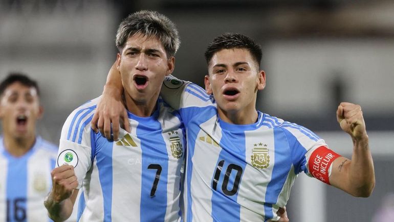La Selección Argentina se mide contra Paraguay.
