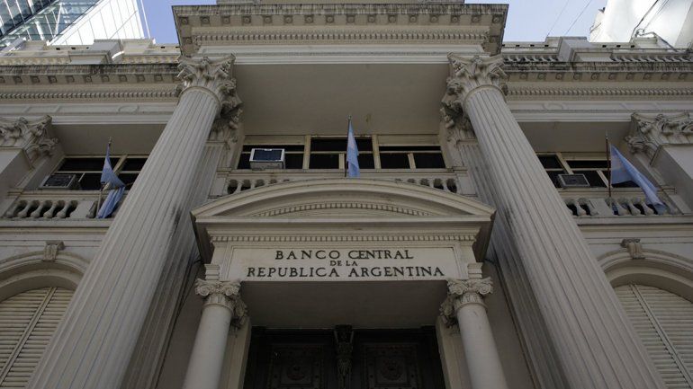 Cuáles son las estimaciones del BCRA para el dólar y la inflación