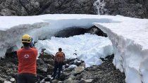 el bolson: el turista fallecido fue impactado por un bloque de hielo
