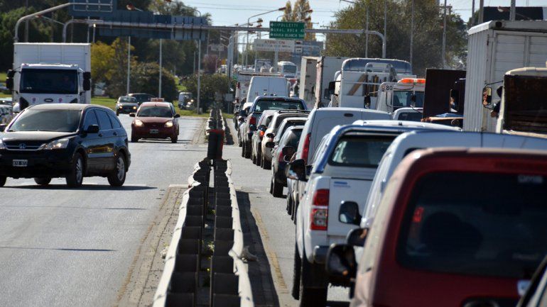 Así se vivió el primer día de caos de tránsito en los puentes
