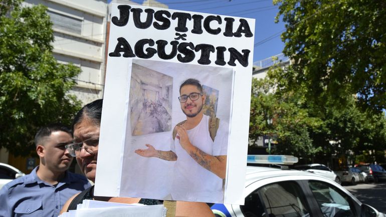 La familia de Agustín realizó una marcha para exigir justicia y la detención del principal acusado por el homicidio, Agustín Morales. 
