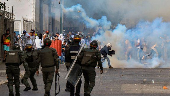 Los enfrentamientos dejan 16 muertos y se profundiza la crisis