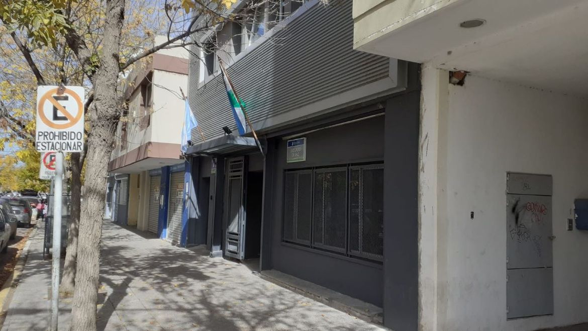 Una vecina denunció que los vecinos le tiran basura en su casa. Acordaron en el Juzgado de Paz de Cipolletti mantener una “convivencia respetuosa y pacífica. | LMCipolletti.com Una vecina denunció que los vecinos le tiran basura en su casa. Acordaron en el Juzgado de Paz de Cipolletti mantener una “convivencia respetuosa y pacífica.