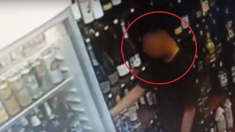 Robaron bebidas alcohólicas y todo quedó grabado