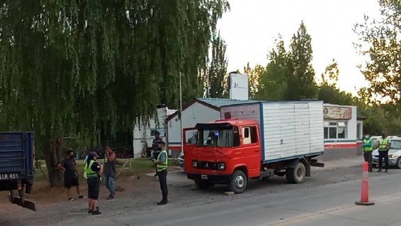 Borracho e inhabilitado para manejar provocó un accidente
