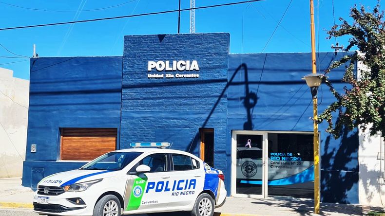 Personal de la&nbsp; Policía de Río Negro detuvo a un joven de 23 años tras intentar ingresar a una escuela primaria.
