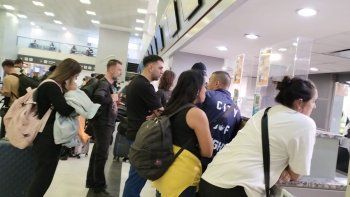 Los pasajeros de Flybondi, víctimas de los constantes cambios 