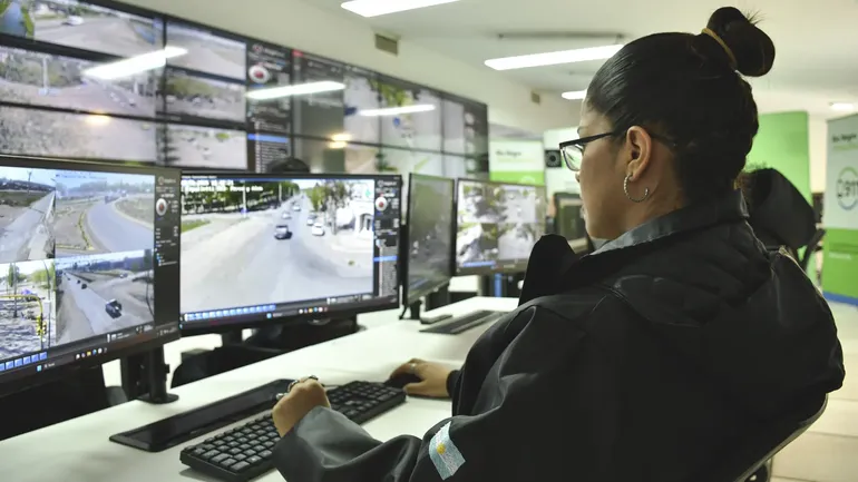 La operadora del 911 activó el protocolo de emergencia pediátrica. 