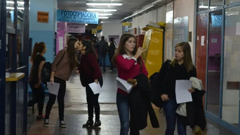 Actualmente, la Facultad de Lengua comparte instalaciones con la Facultad de Derecho y Ciencias Sociales.&nbsp;