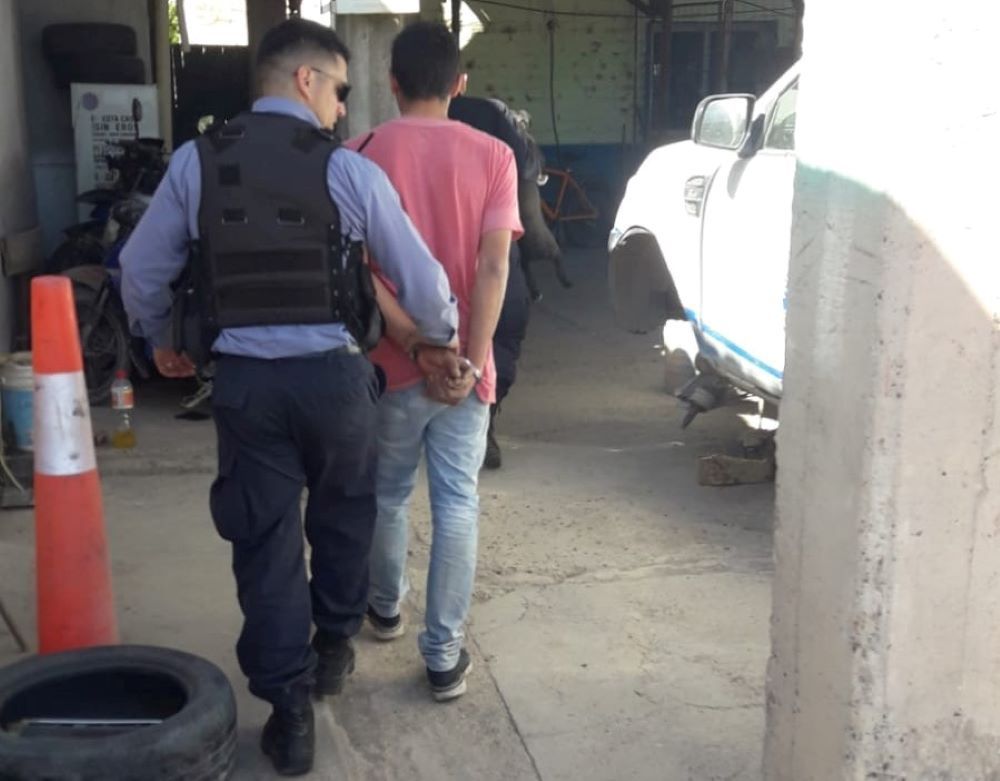 Lo sorprendieron dándole una paliza a un perro y fue preso