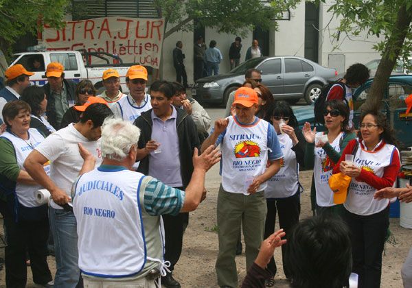 Sitrajur se movilizó por atraso salarial; hoy paraliza la actividad
