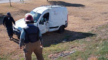 volco sobre la ruta nacional 151 y se salvo de milagro