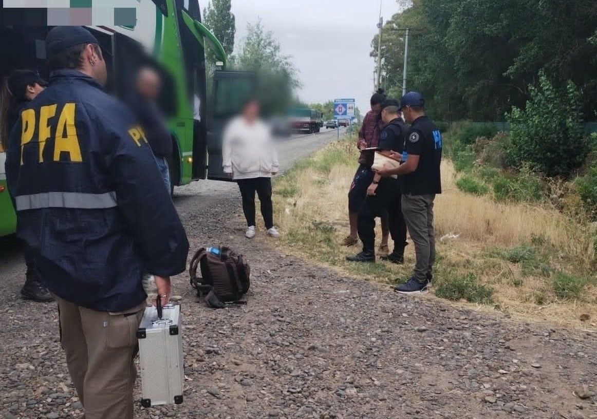La droga viajaba en un bolso. El perro fue clave para&nbsp; el operativo. Foto archivo LM Cipolletti.&nbsp;