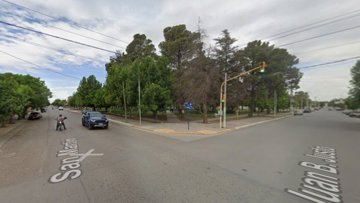 La plaza San Martín de Allen, donde asesinaron a un joven de un balazo.&nbsp;