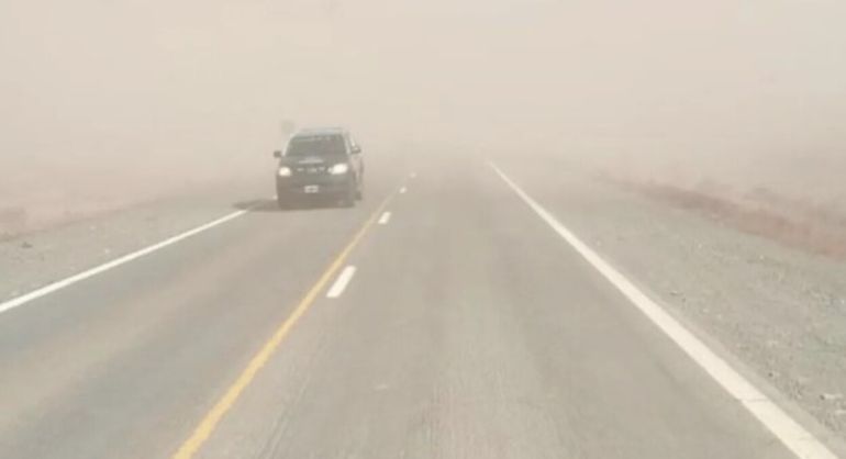 El SMN comunicó la vigencia de alertas de nivel amarillo por fuertes vientos y lluvias .
