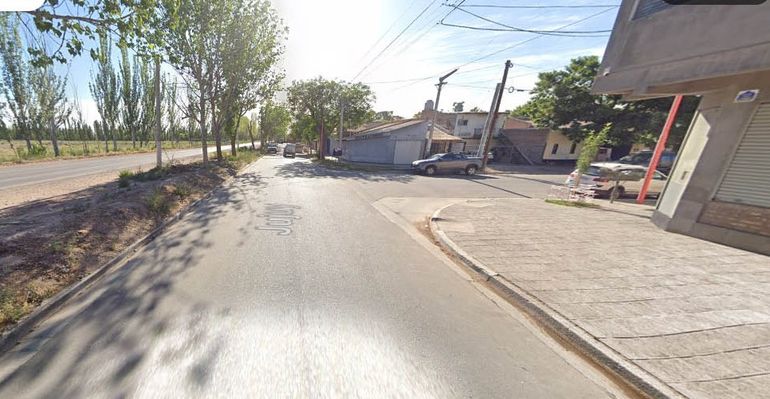 El ciclista transitaba por Jujuy, y al llegar a Castello fue atacado por los delincuentes. 