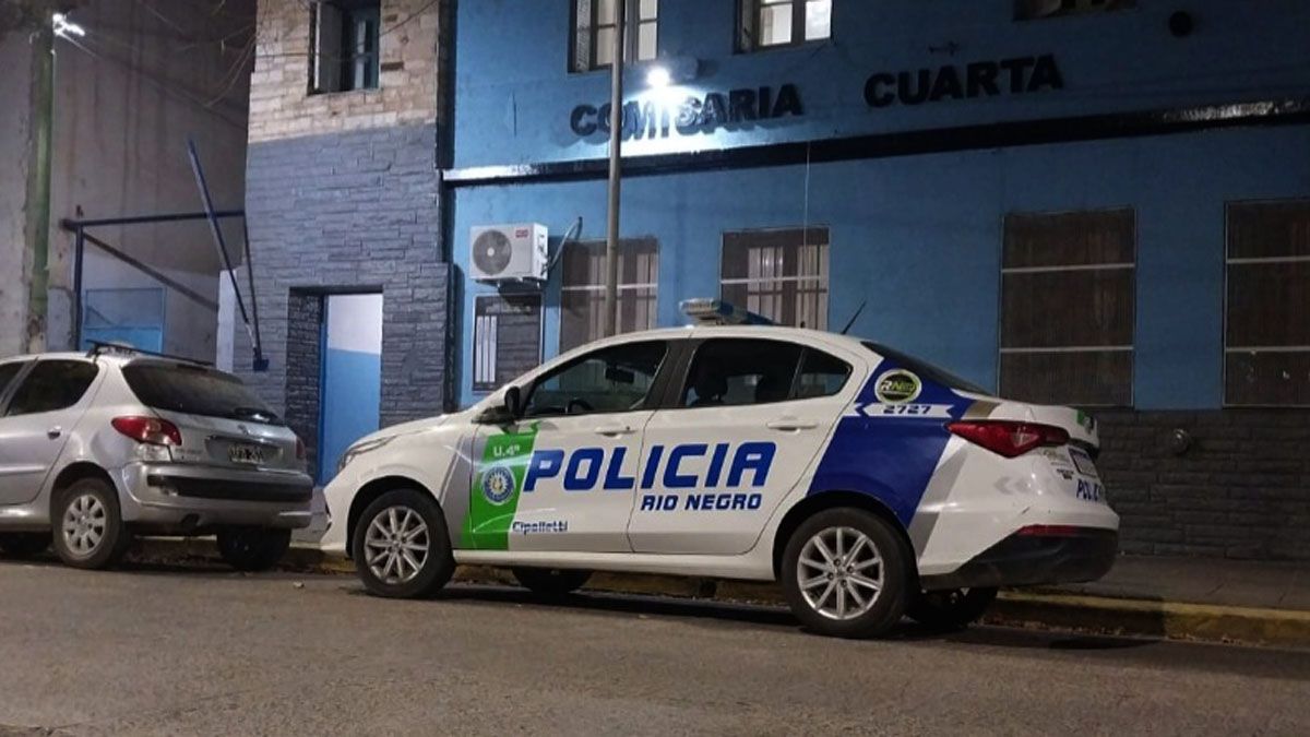 La fuga ocurrió esta tarde en la Comisaría Cuarta de Cipolletti.