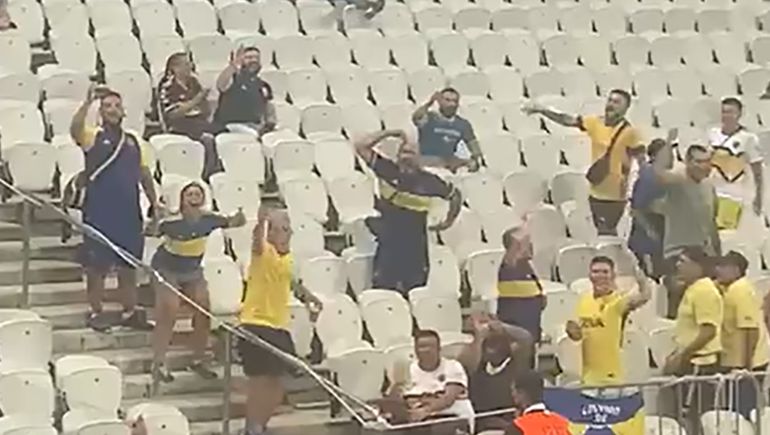 Repudiable gesto racista de un hincha de Boca a la torcida de Corinthians
