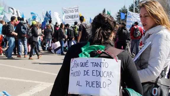Las diez mejores fotos de la masiva marcha a los puentes por la educación pública 