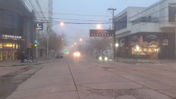la niebla cubrio la ciudad, piden manejar con precaucion